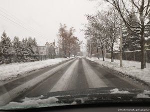 ZIMOWA AURA NA DOLNYM ŚLĄSKU TO RADOŚĆ DLA DZIECI, ALE… CZY DLA KIEROWCÓW RÓWNIEŻ? APELUJEMY O OSTROŻNOŚĆ!