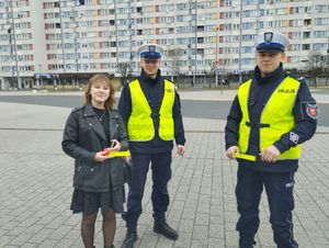 POLICJANCI OLEŚNICKIEJ DROGÓWKI DBAJĄ O BEZPIECZEŃSTWO NA DRODZE