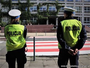 ZA KILKA DNI ZABRZMI PIERWSZY DZWONEK. WARTO JUŻ TERAZ POKAZAĆ POCIECHOM BEZPIECZNĄ DROGĘ DO SZKOŁY