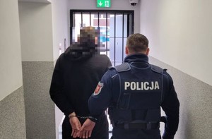 OLEŚNICCY POLICJANCI ZATRZYMALI GRUPĘ SZCZĘŚCIU MĘŻCZYZN, KTÓRZY WŁAMYWALI SIĘ DO MIESZKAŃ I DOMÓW NA TERENIE WOJEWÓDZTWA DOLNOŚLĄSKIEGO