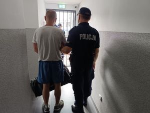 Nietrzeźwy kierowca bez uprawnień trafił do aresztu