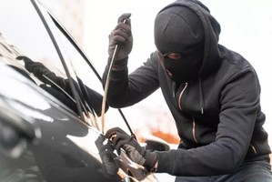 Jak skutecznie zapobiec kradzieży samochodu