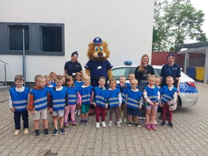 Wizyta przedszkolaków w Komisariacie Policji w Sycowie