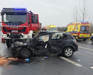 Tragiczny wypadek. Nie żyje 33-letnia kierująca, kilka osób rannych