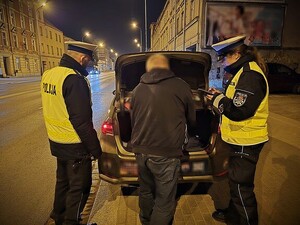 Działania dolnośląskich policjantów weryfikujące legalność przewoźników świadczących usługi transportu osób