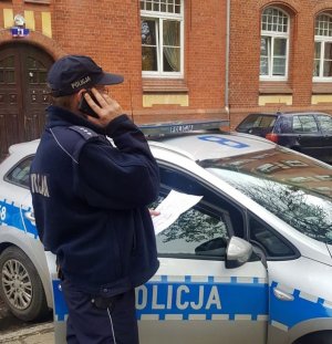 POLICJANCI SPRAWDZAJĄ RESPEKTOWANIE  OBOSTRZEŃ ZWIĄZANYCH Z EPIDEMIĄ